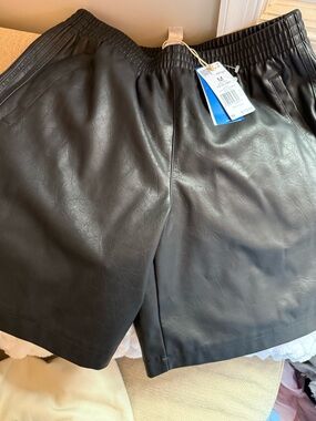 NWT - ADDIDAS PLEATHER FIREBIRD OVERSIZED JORT